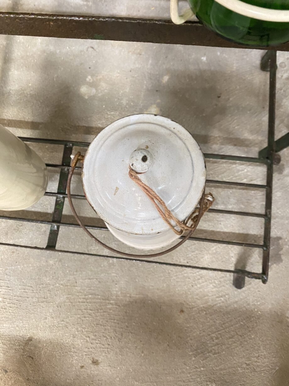 Pot émaillé blanc