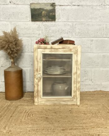 Garde-manger patiné