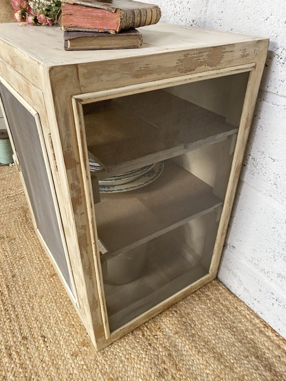 Garde-manger patiné