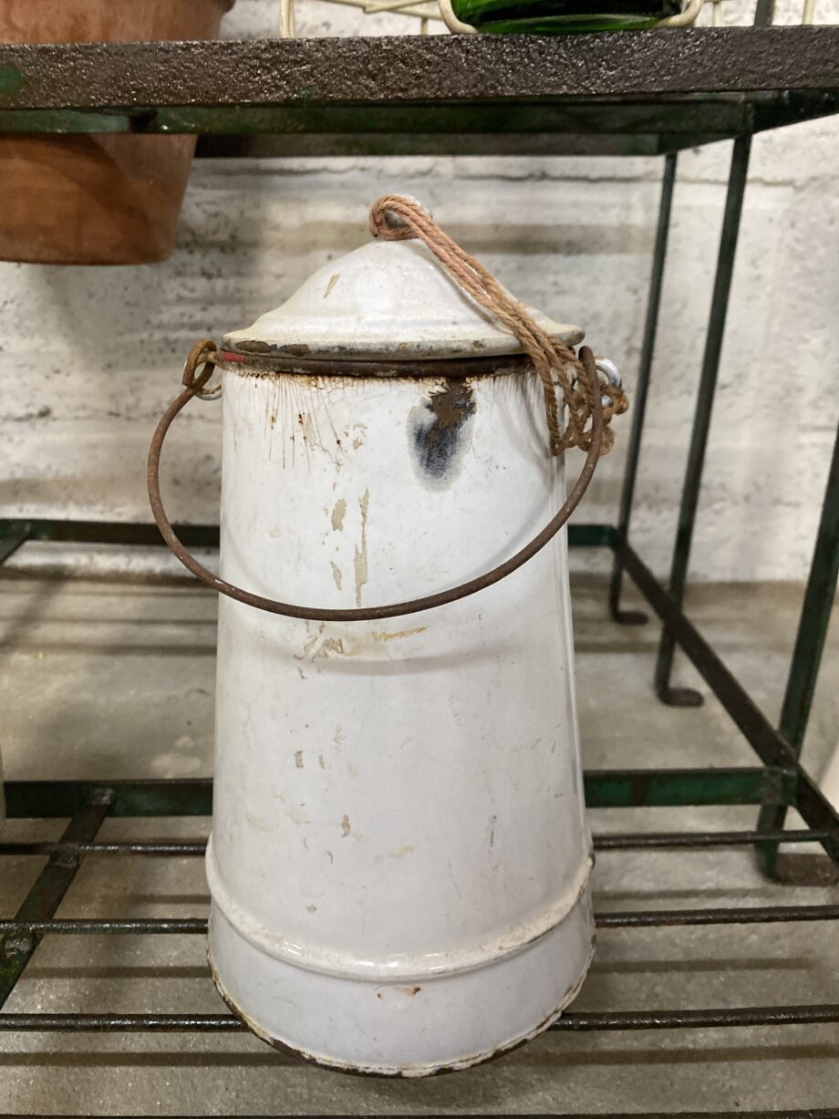 Pot émaillé blanc