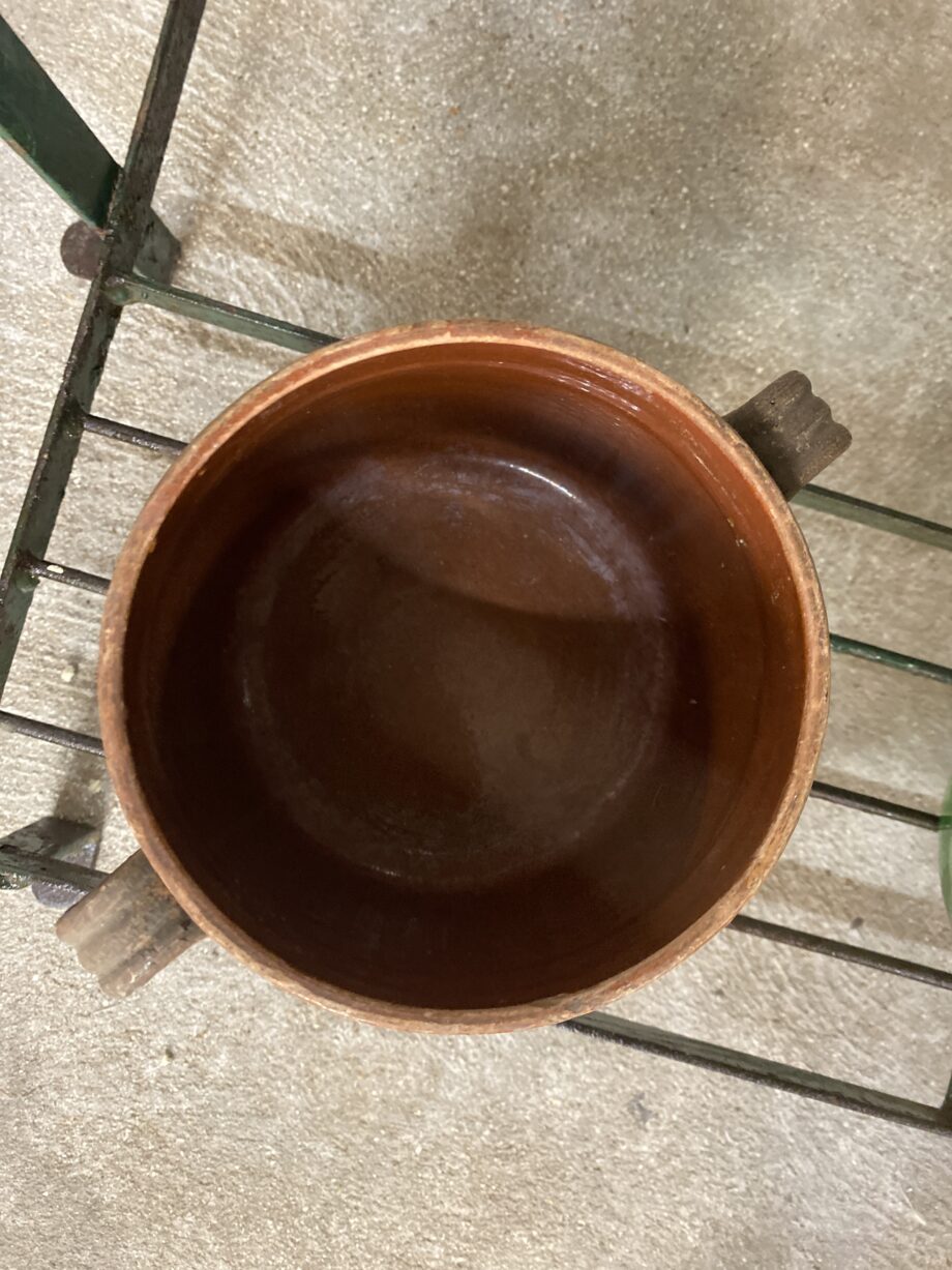 Pot en terre avec anses
