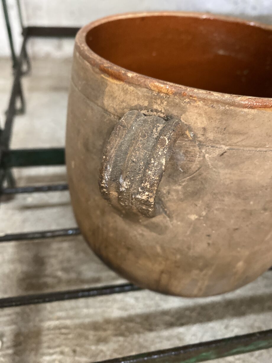 Pot en terre avec anses