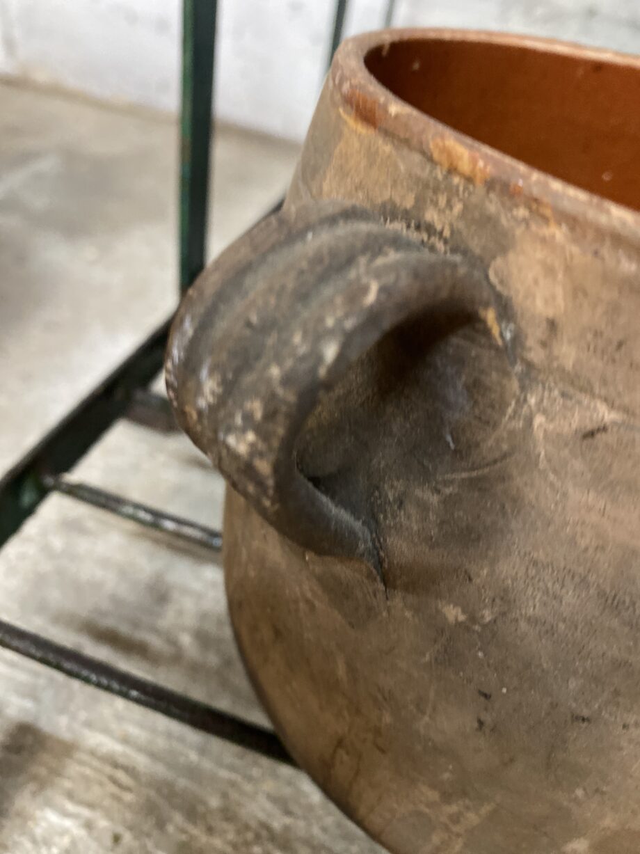 Pot en terre avec anses