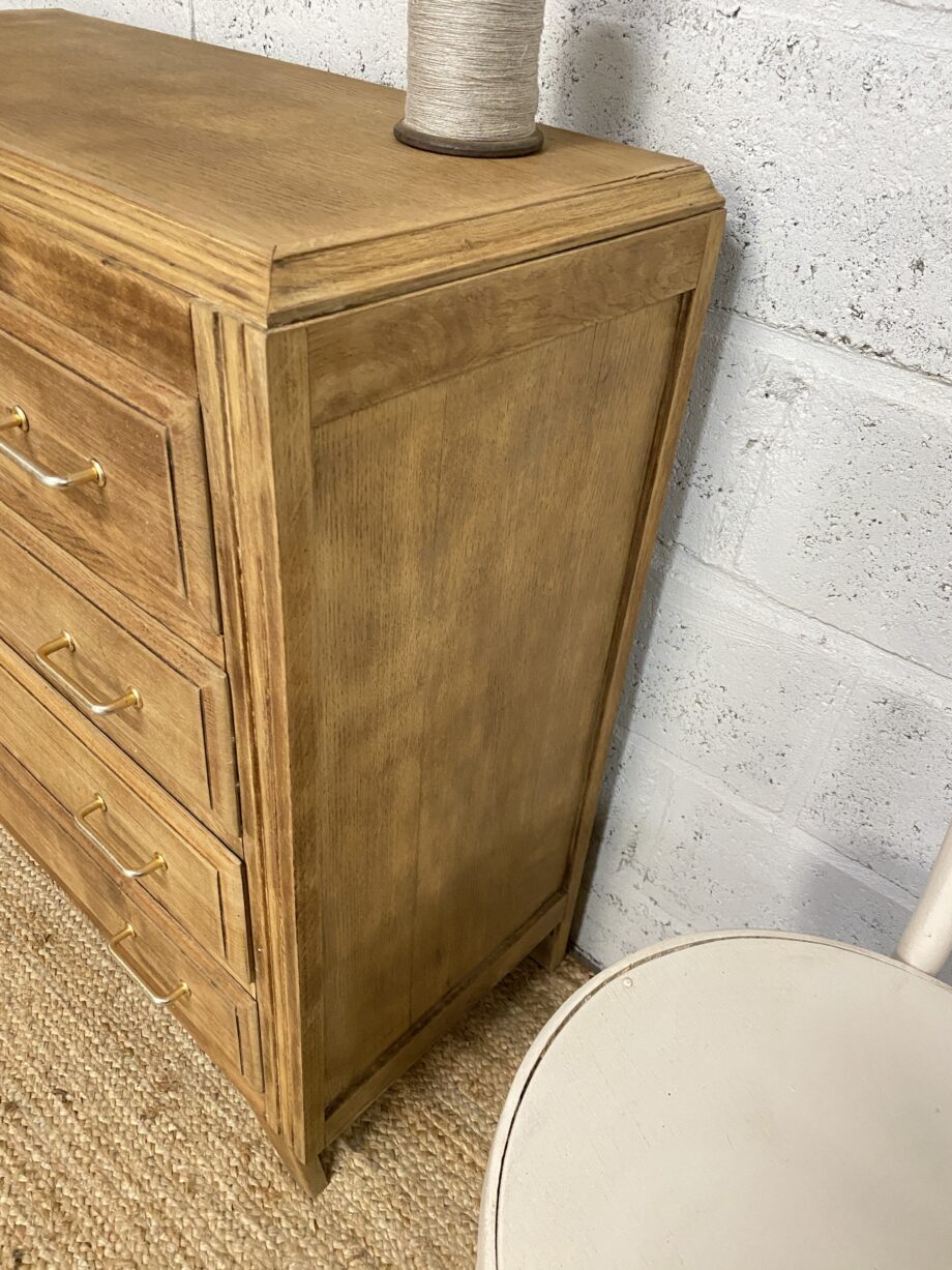 Commode pieds compas