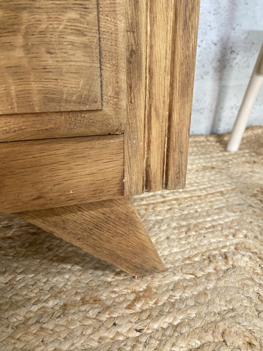 Commode pieds compas