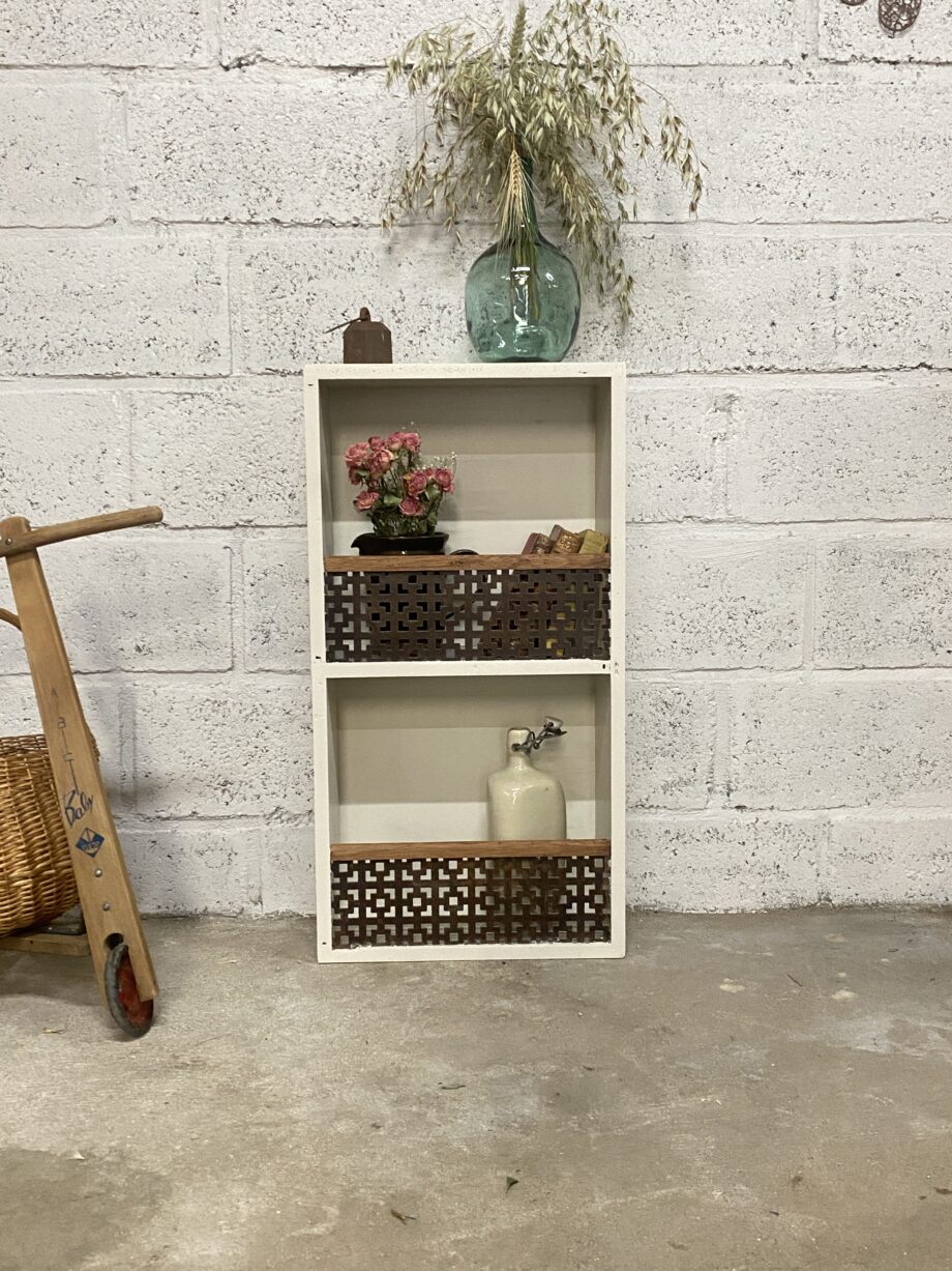 Etagère, ancien meuble boîte aux lettres
