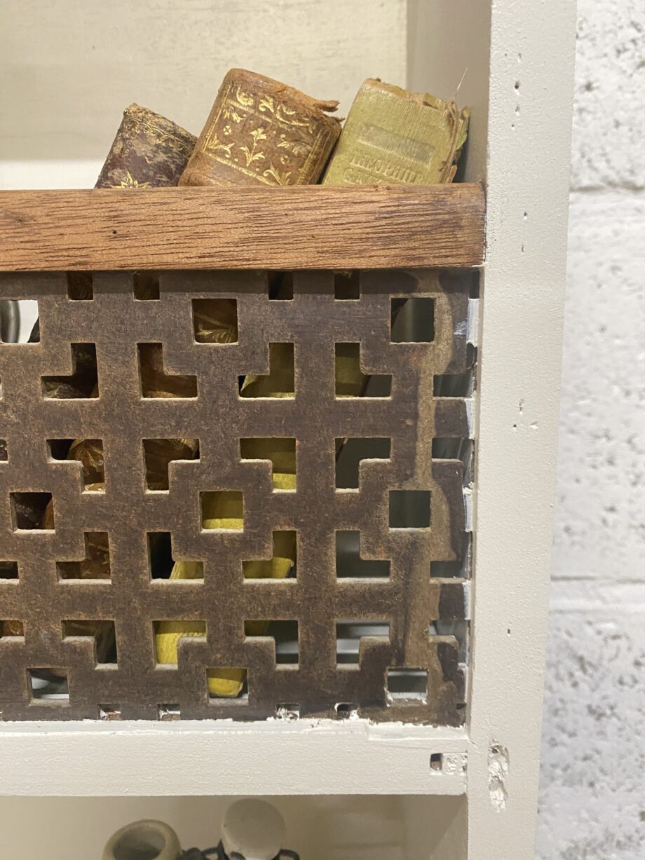 Etagère, ancien meuble boîte aux lettres