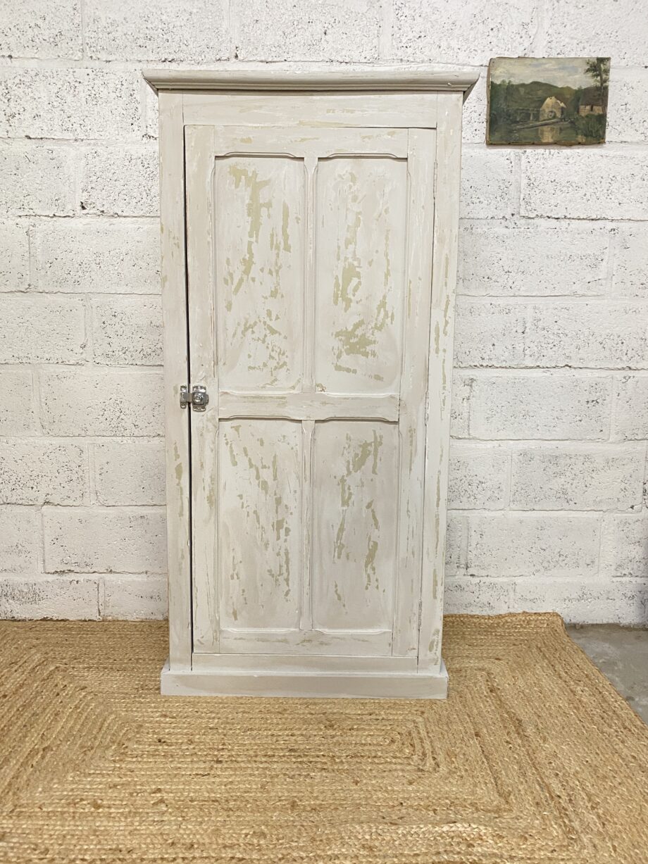 Petite armoire patinée