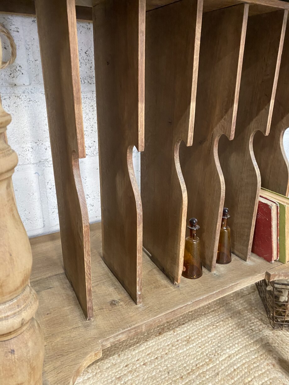 Pupitre ancien à compartiments