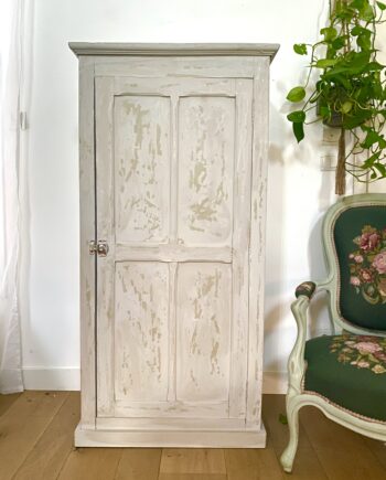 Armoire patinée