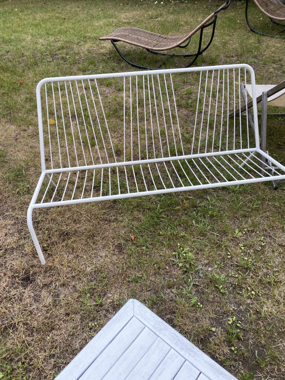 Banc en fer blanc