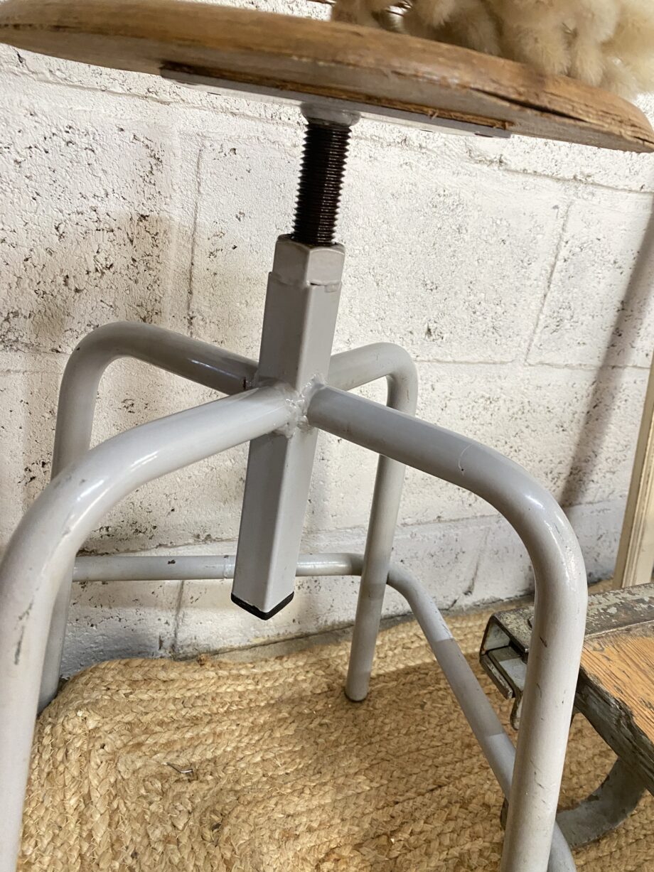 Tabourets pivotants hauts