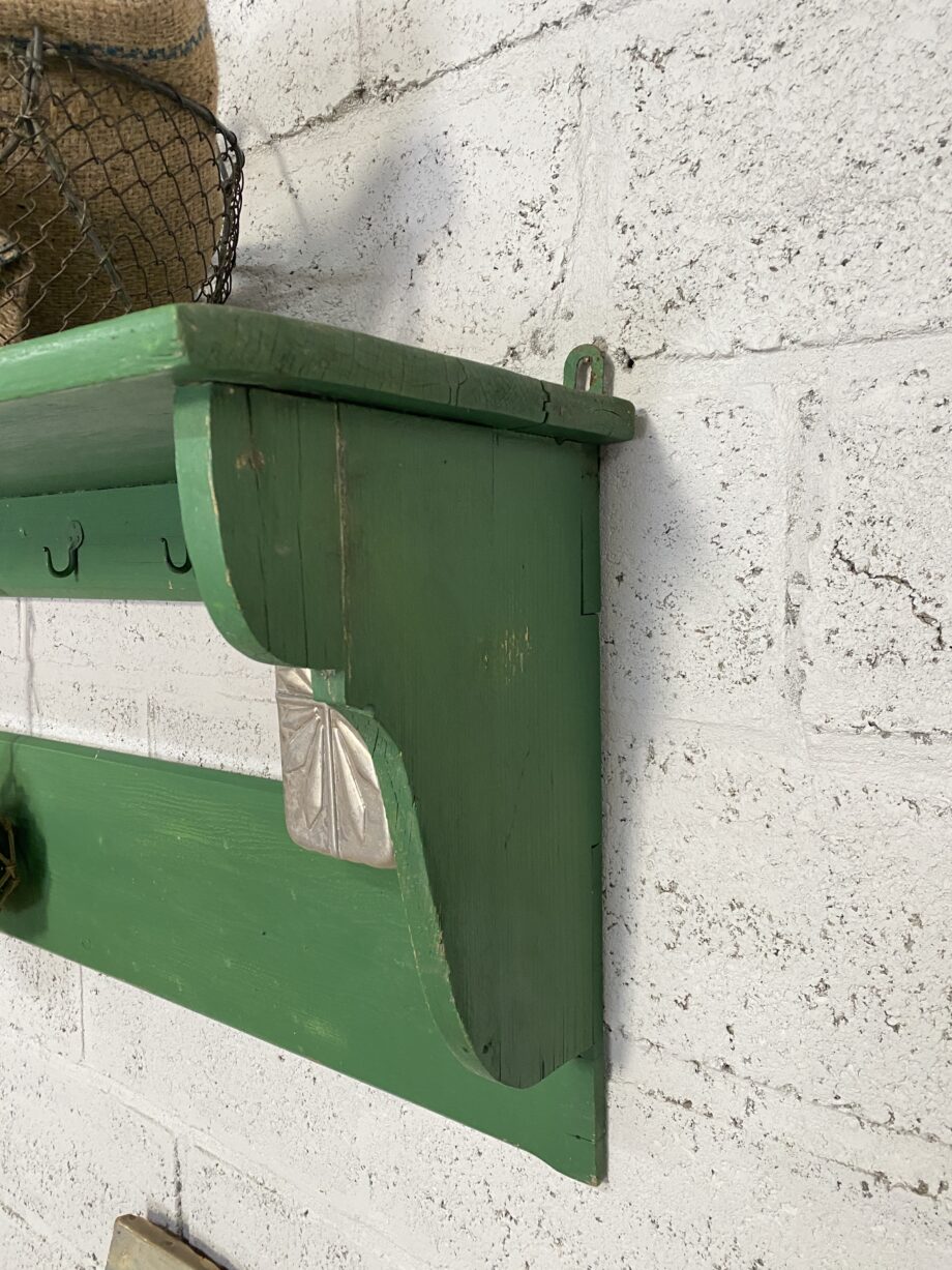 Grande étagère murale avec patères