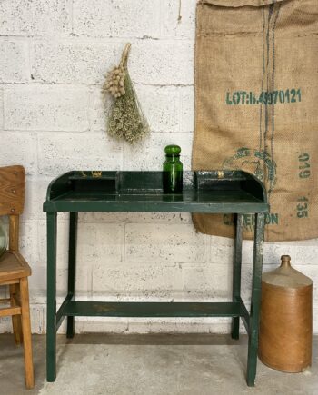 Coiffeuse verte à fleurs