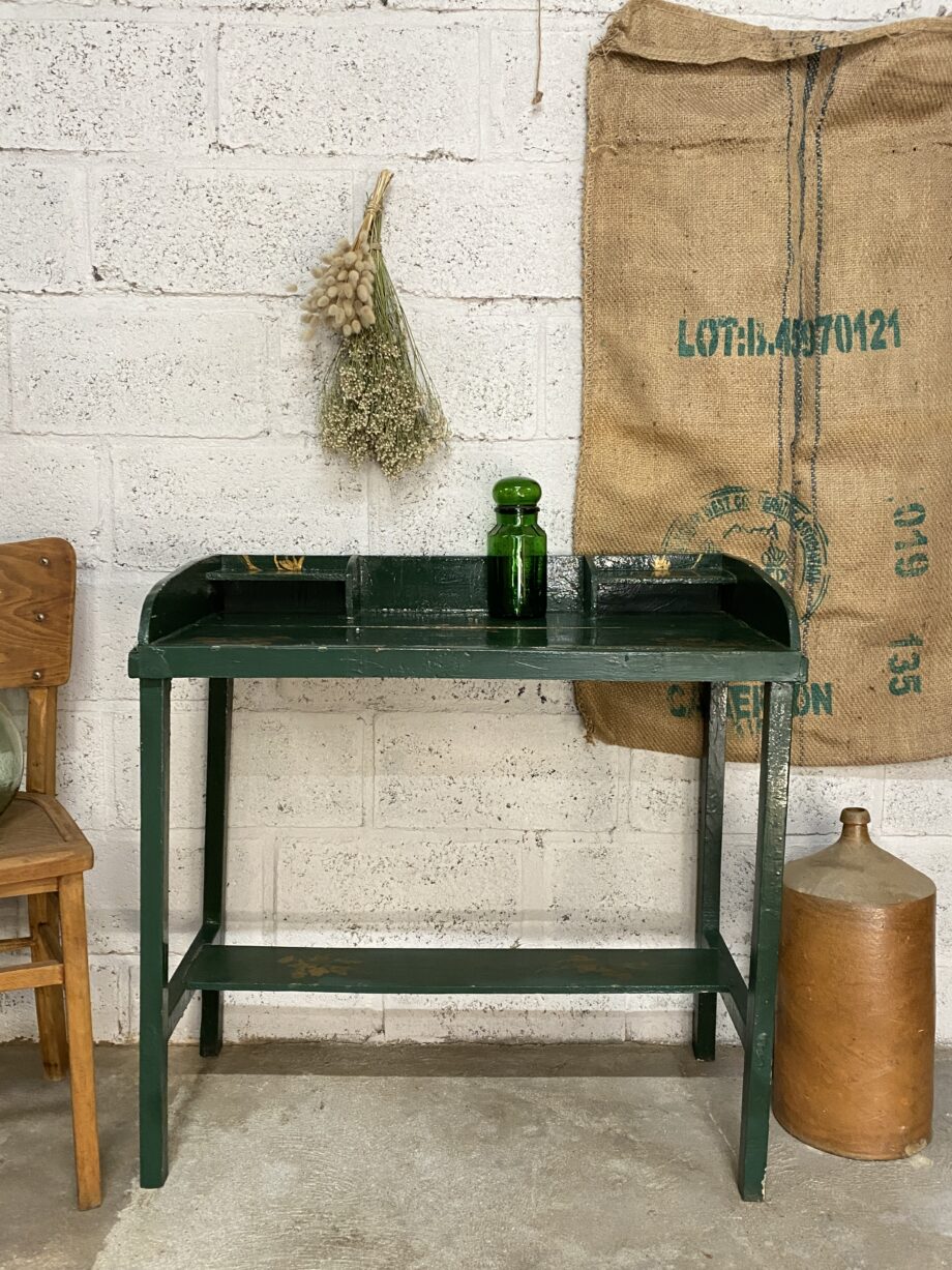 Coiffeuse verte à fleurs
