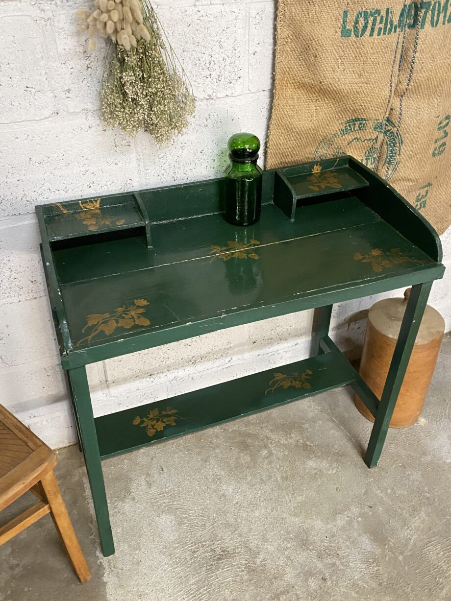 Coiffeuse verte à fleurs