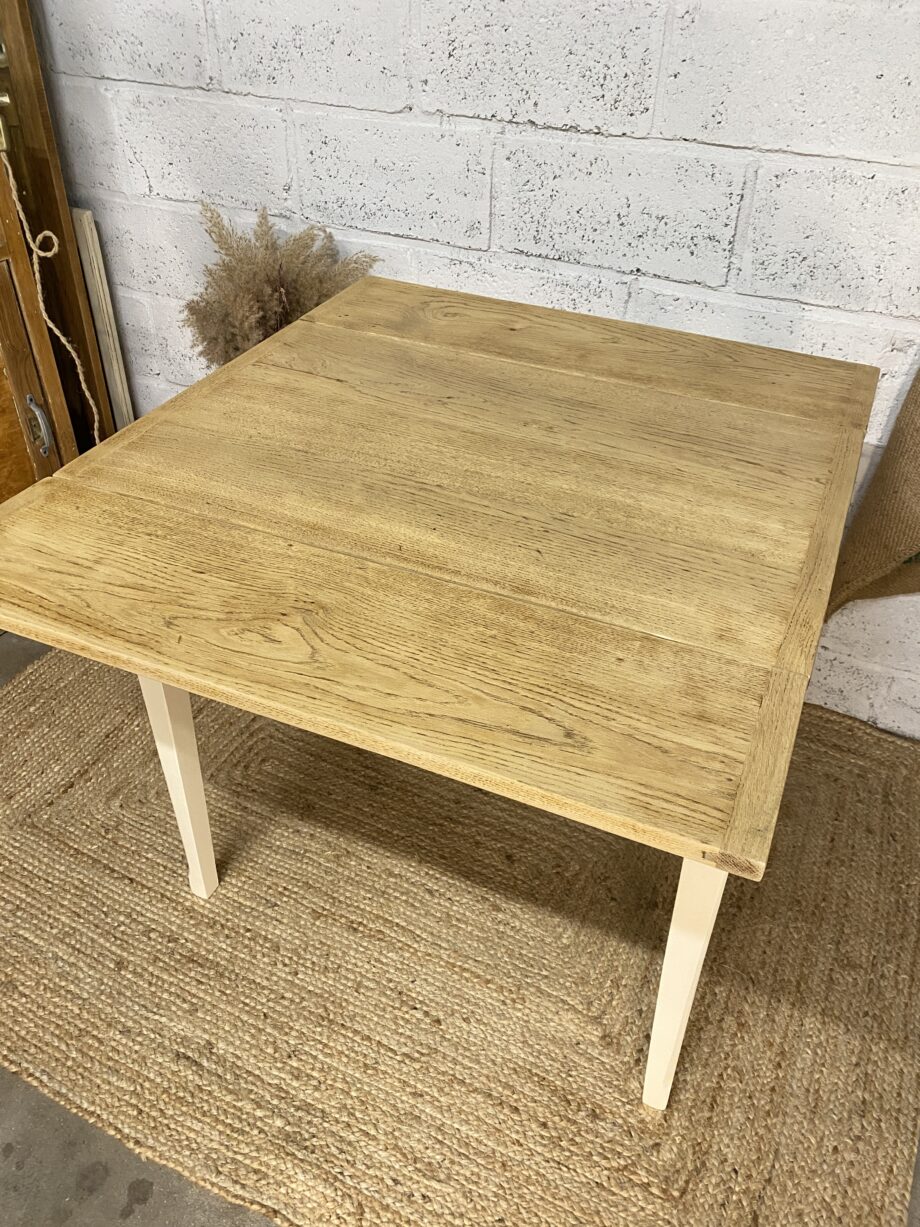 Petite table de cuisine à rallonges
