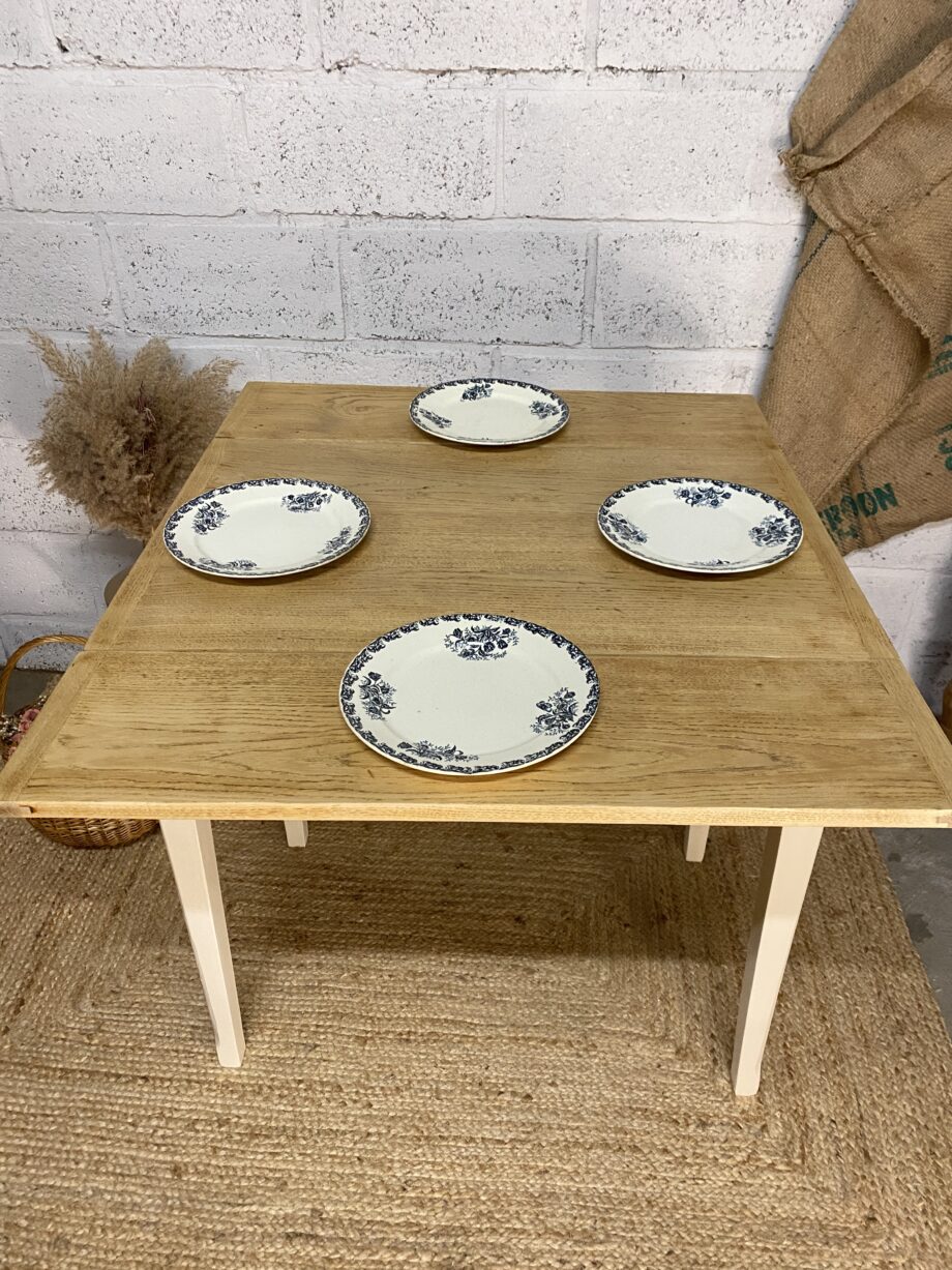 Petite table de cuisine à rallonges