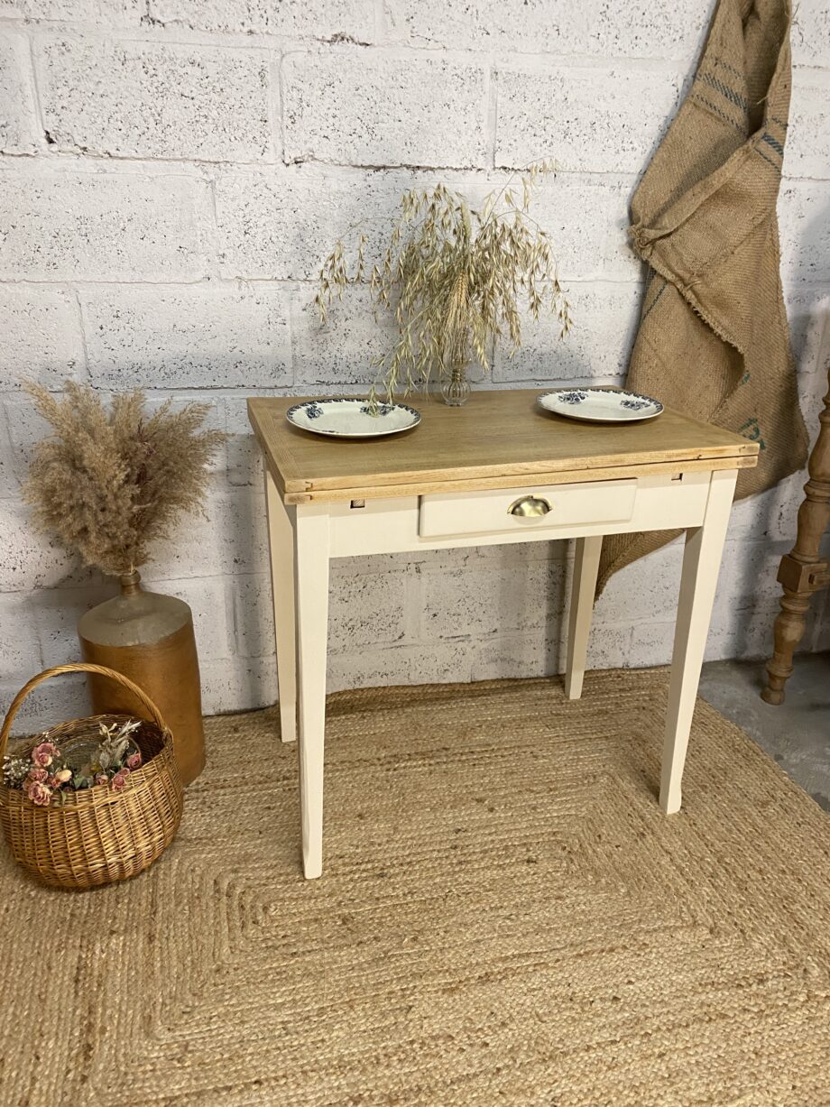 Petite table de cuisine à rallonges
