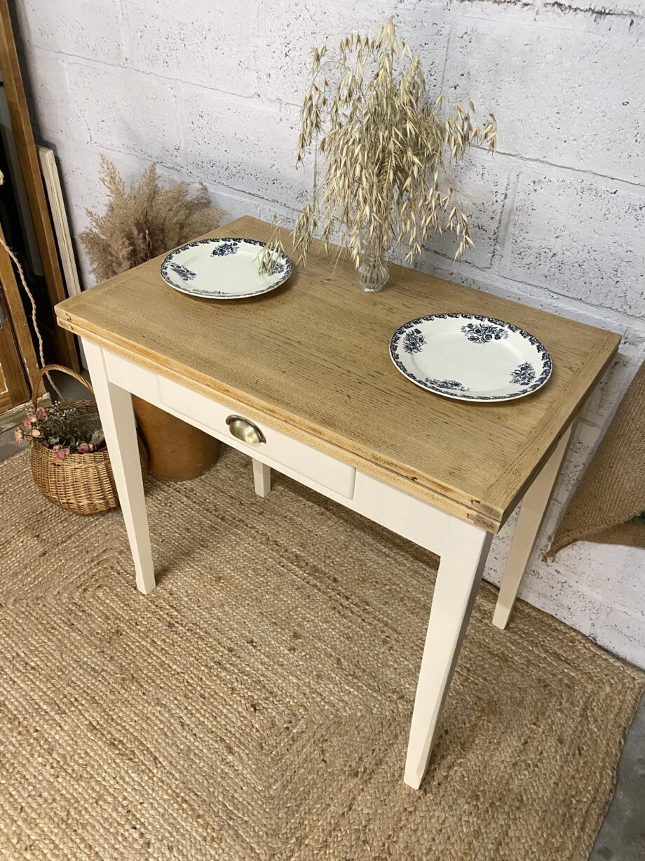 Petite table de cuisine à rallonges