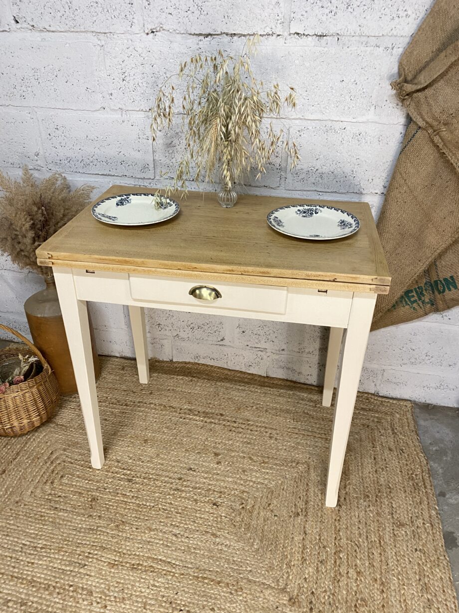 Petite table de cuisine à rallonges