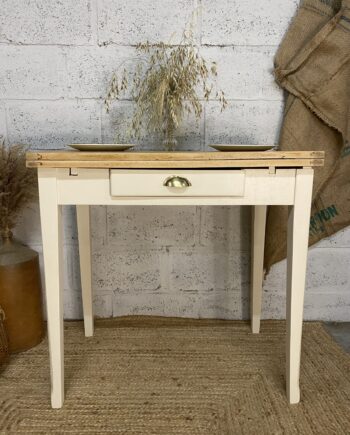 Petite table de cuisine à rallonges