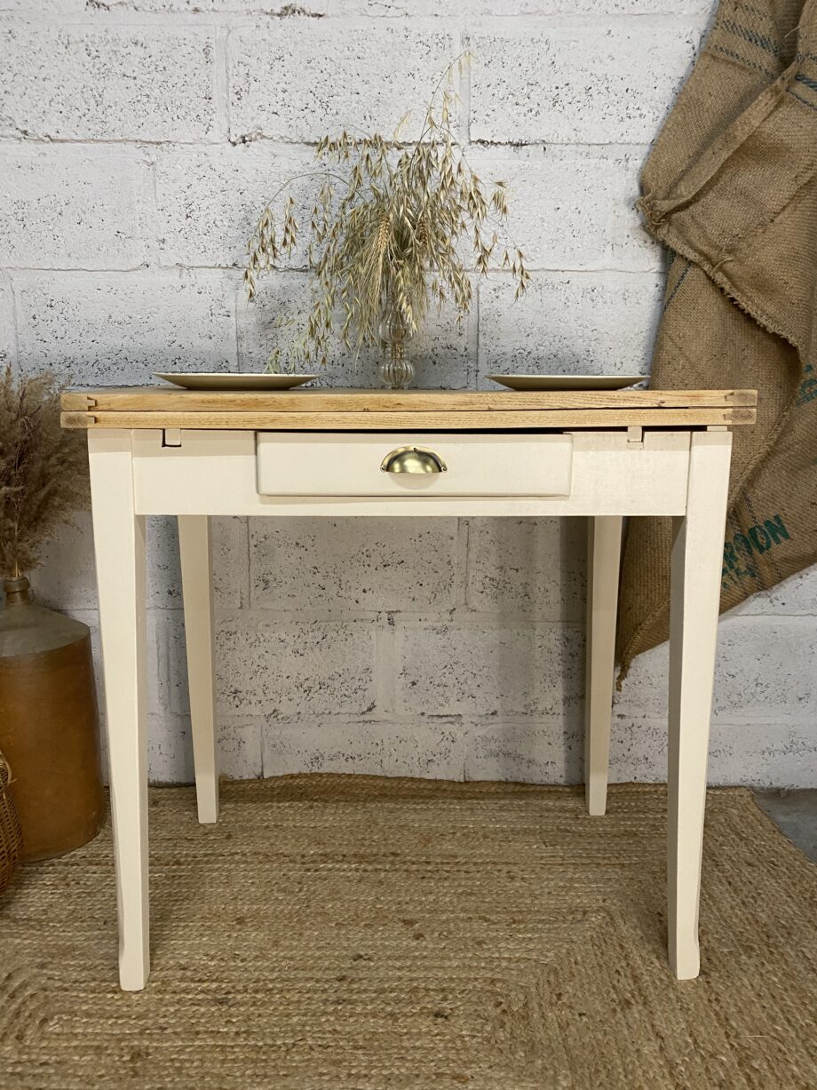 Petite table de cuisine à rallonges