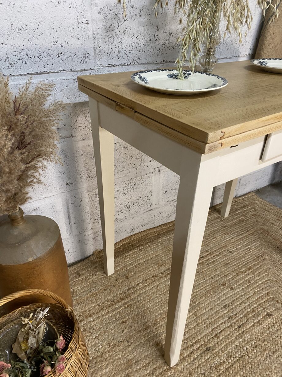 Petite table de cuisine à rallonges