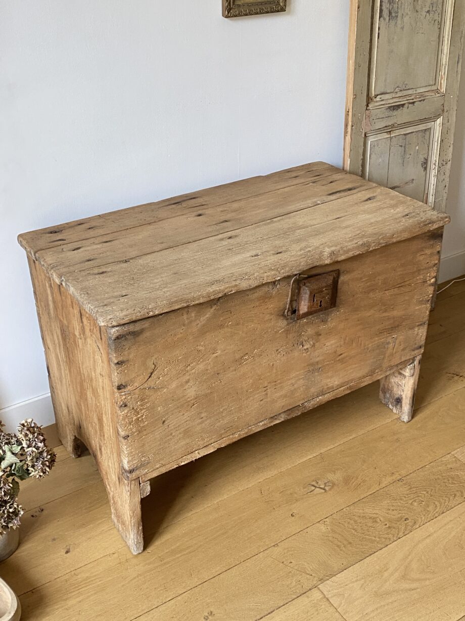 Grand coffre ancien