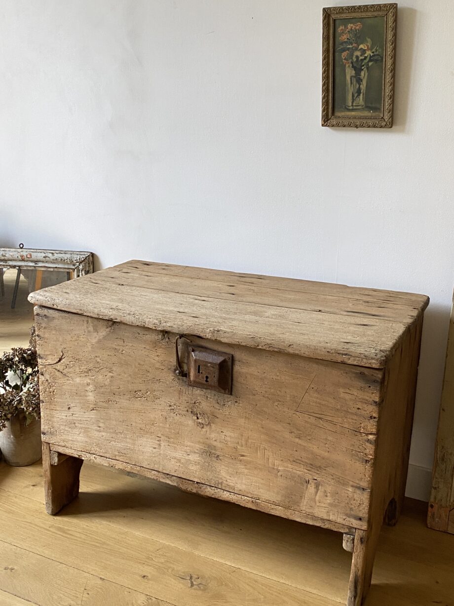 Grand coffre ancien