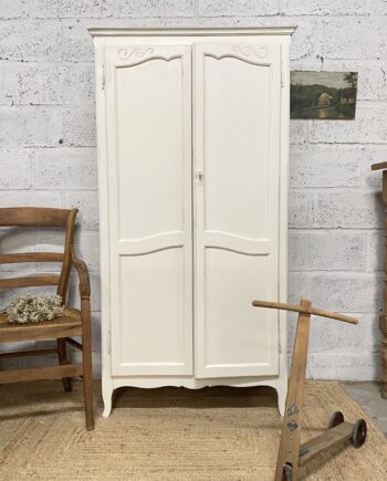 Armoire penderie blanche patinée
