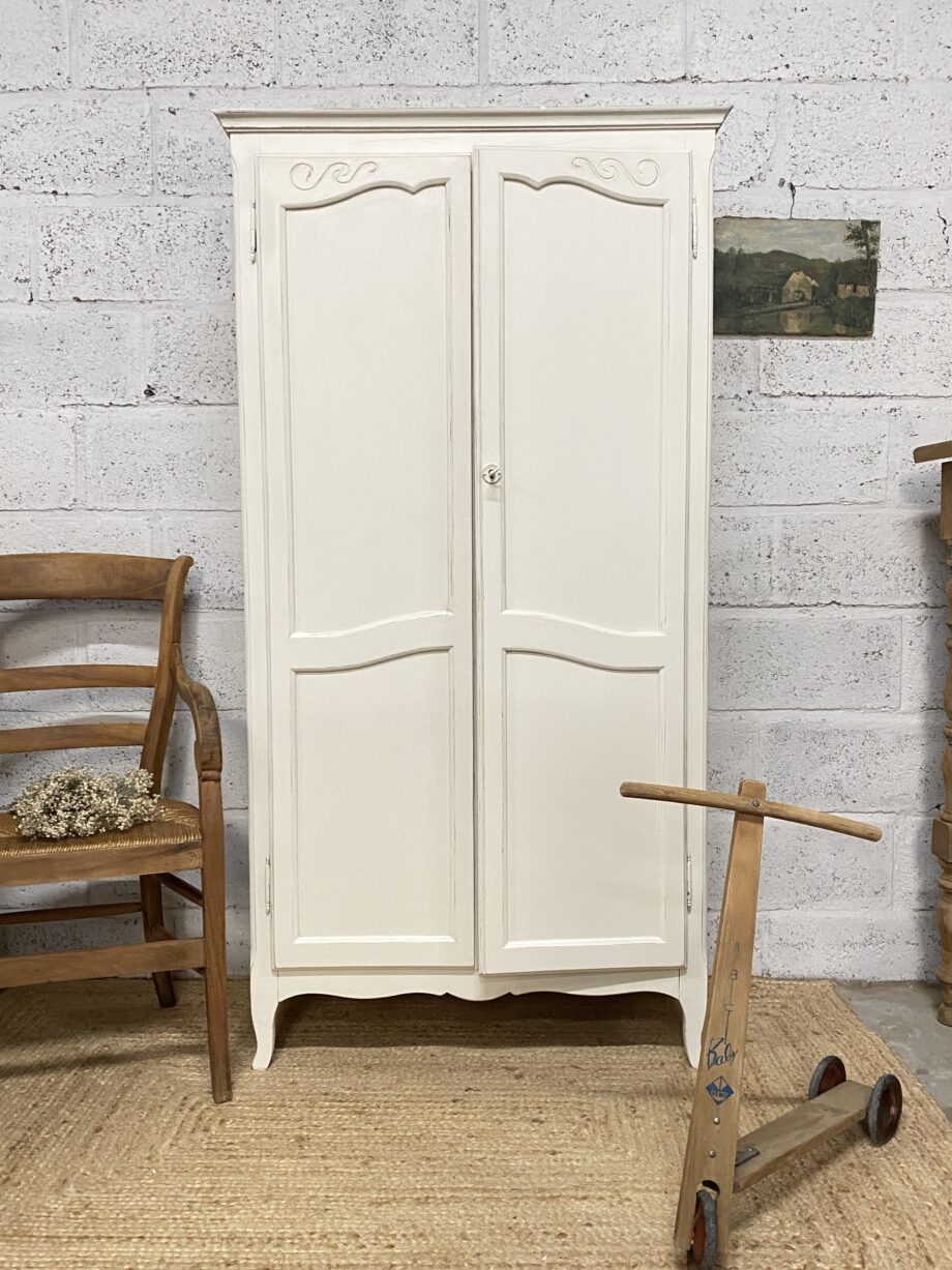 Armoire penderie blanche patinée