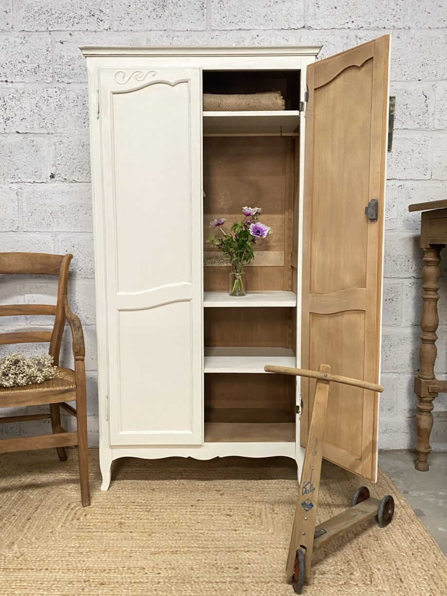Armoire penderie blanche patinée