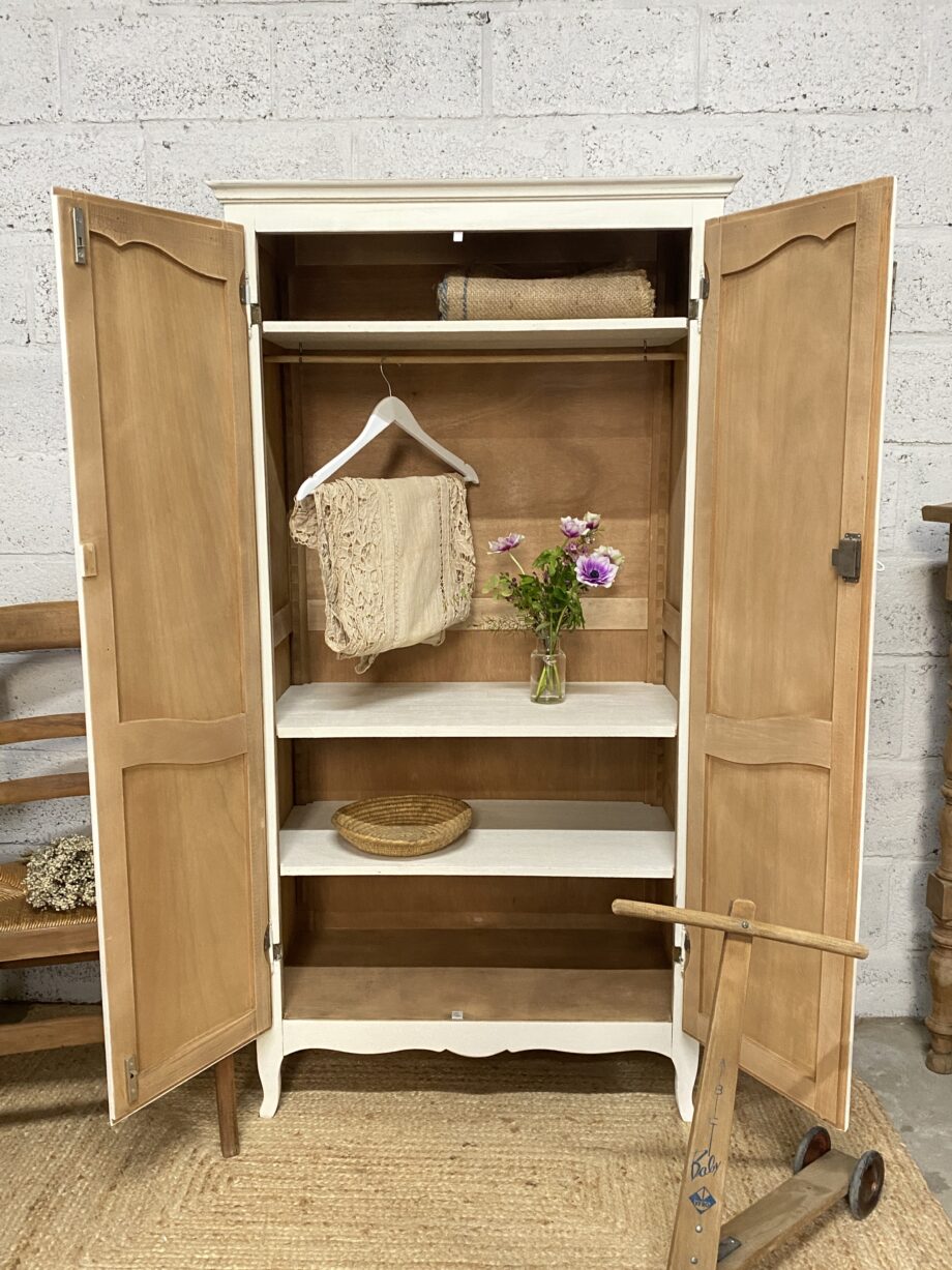 Armoire penderie blanche patinée