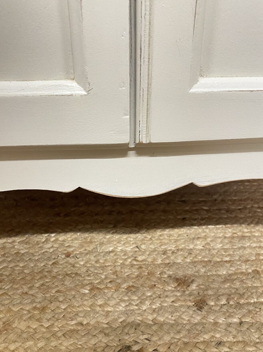 Armoire penderie blanche patinée