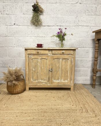 Buffet parisien légèrement patiné