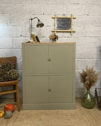 Grand buffet ancien vert