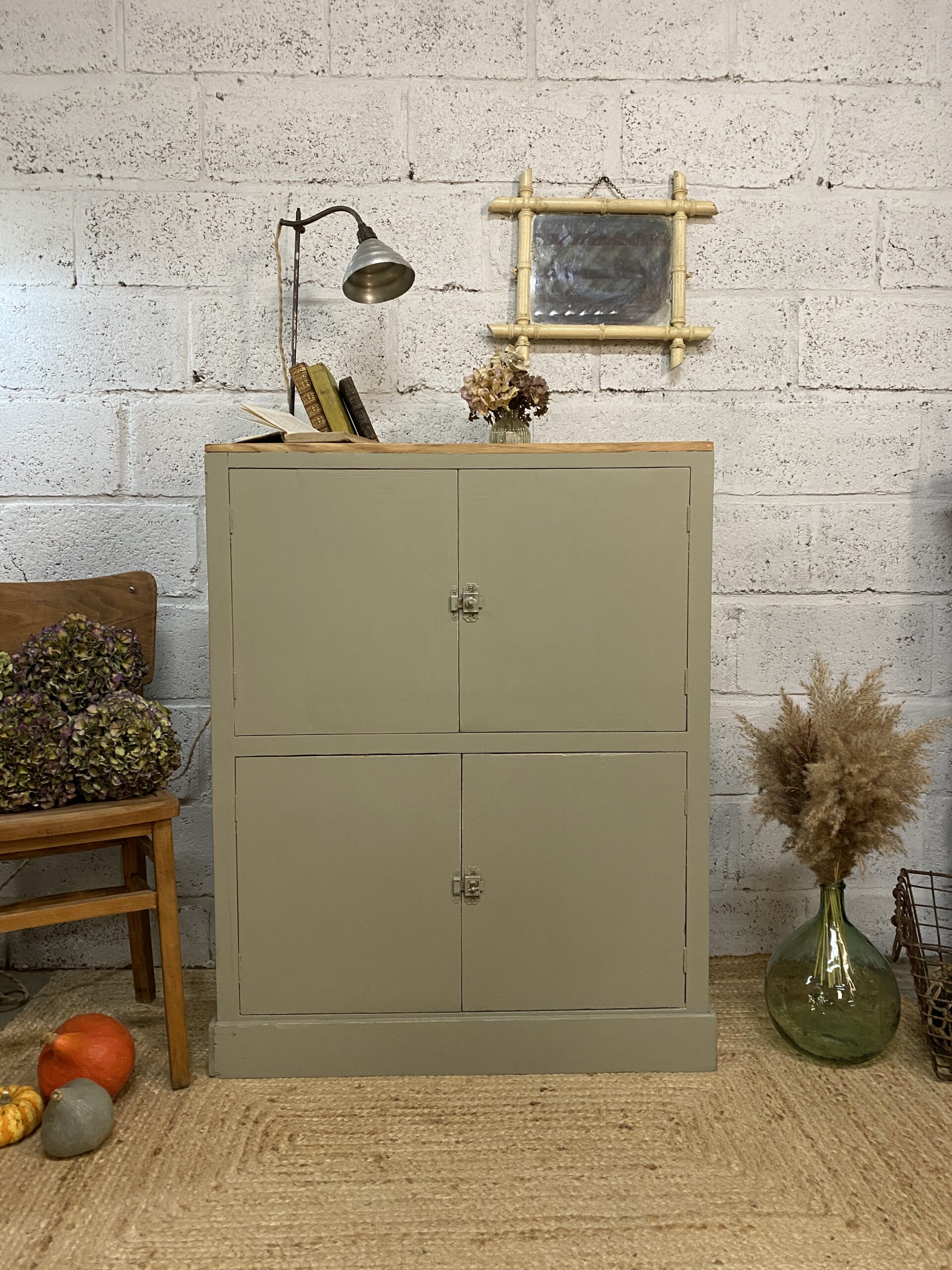 Grand buffet ancien vert