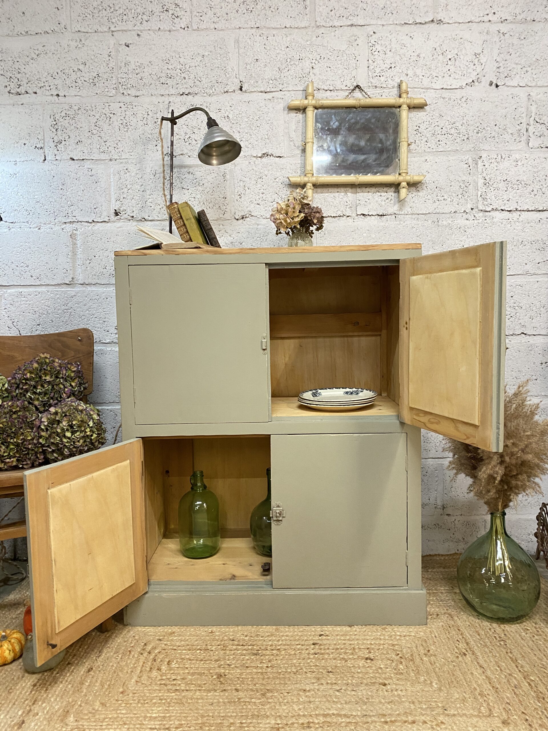 Grand buffet ancien vert