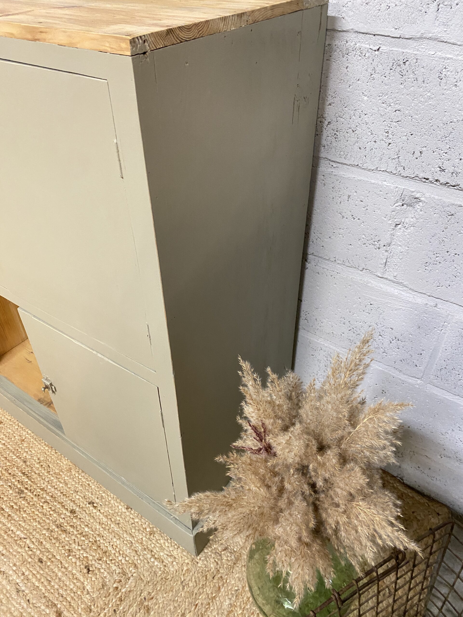 Grand buffet ancien vert