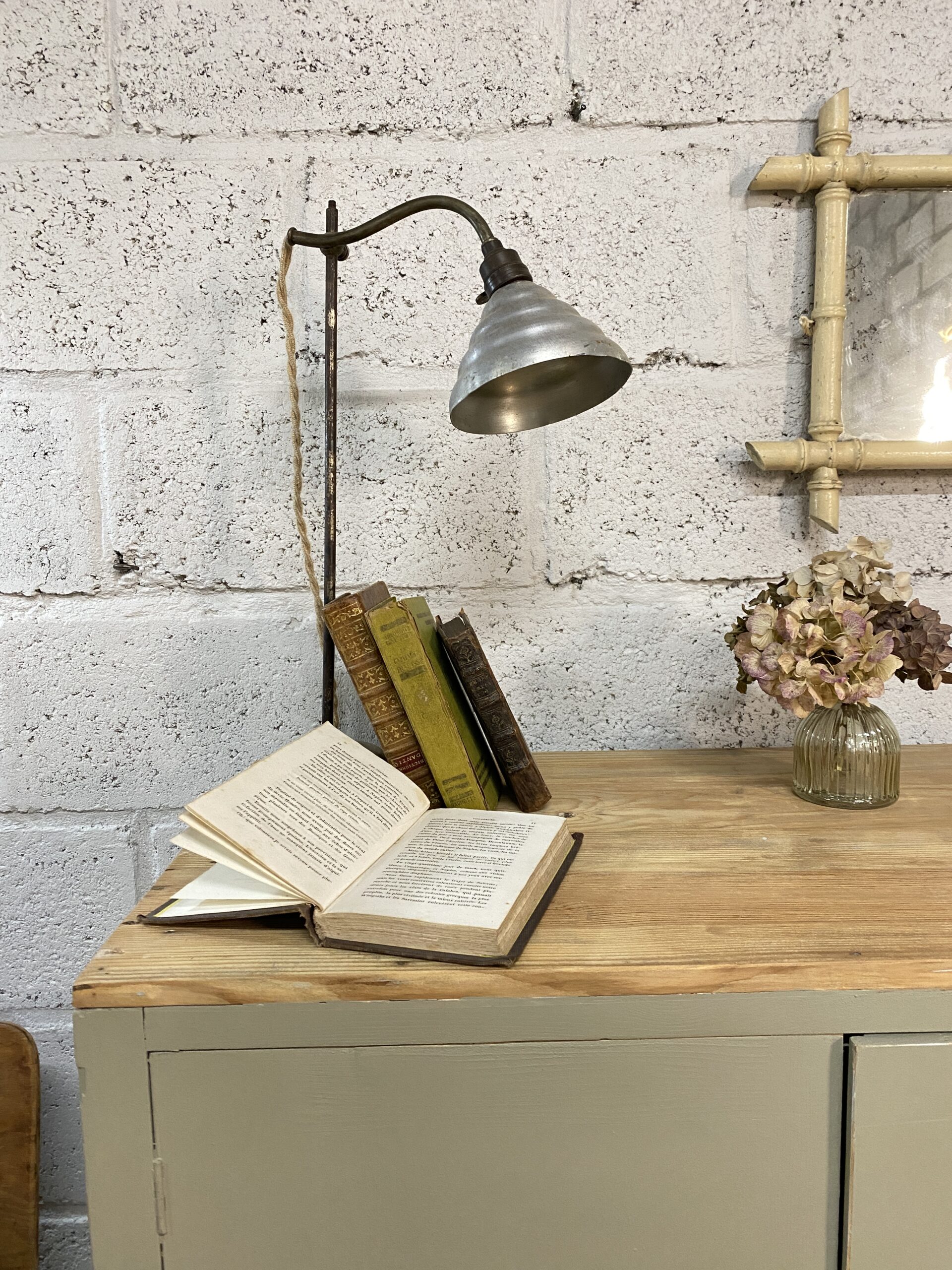 Grand buffet ancien vert