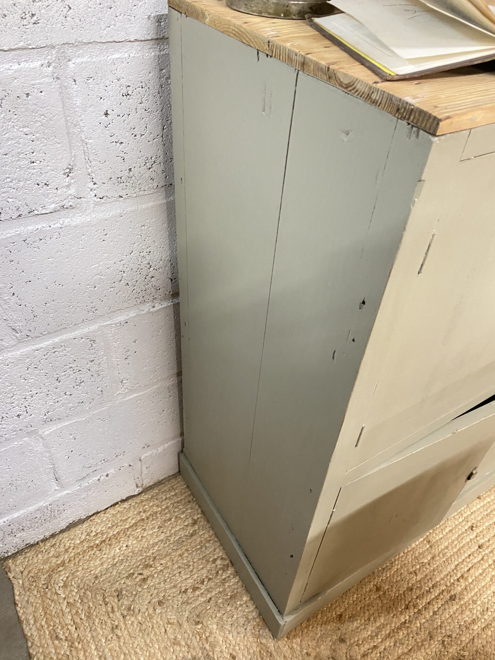 Grand buffet ancien vert