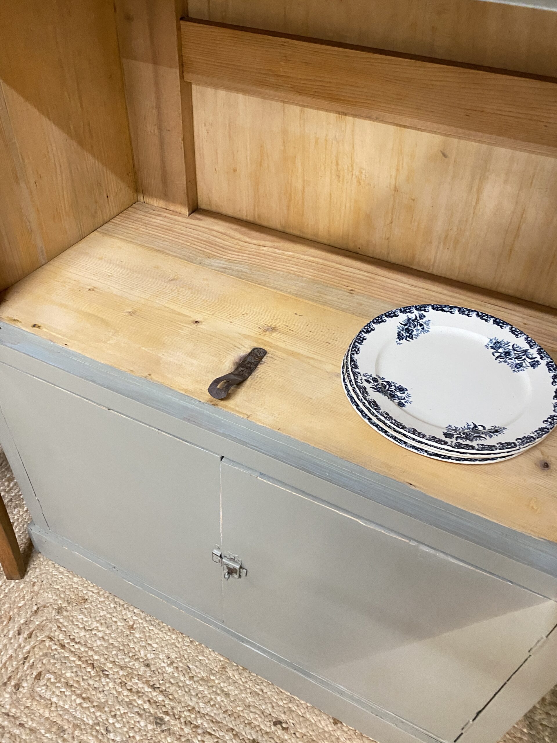 Grand buffet ancien vert