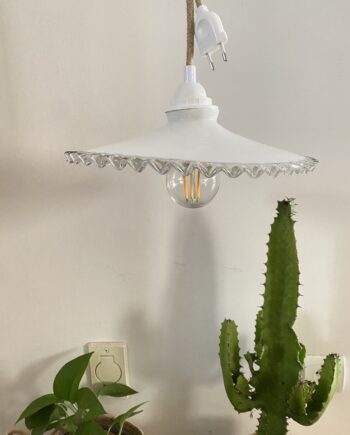 Baladeuse suspension en opaline "dentelle"