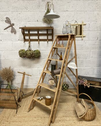 Escabeau ancien en bois