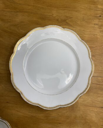 18 assiettes en porcelaine de Limoges (A. Lanternier)