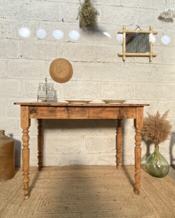 Petite table pieds tournés