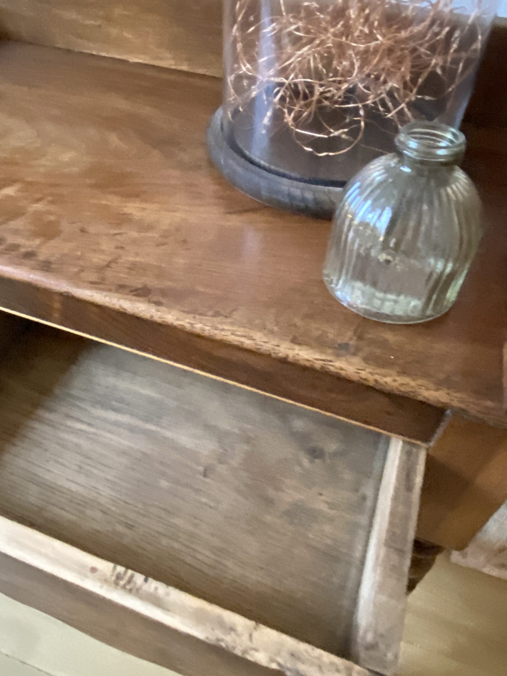 Table de toilette en noyer