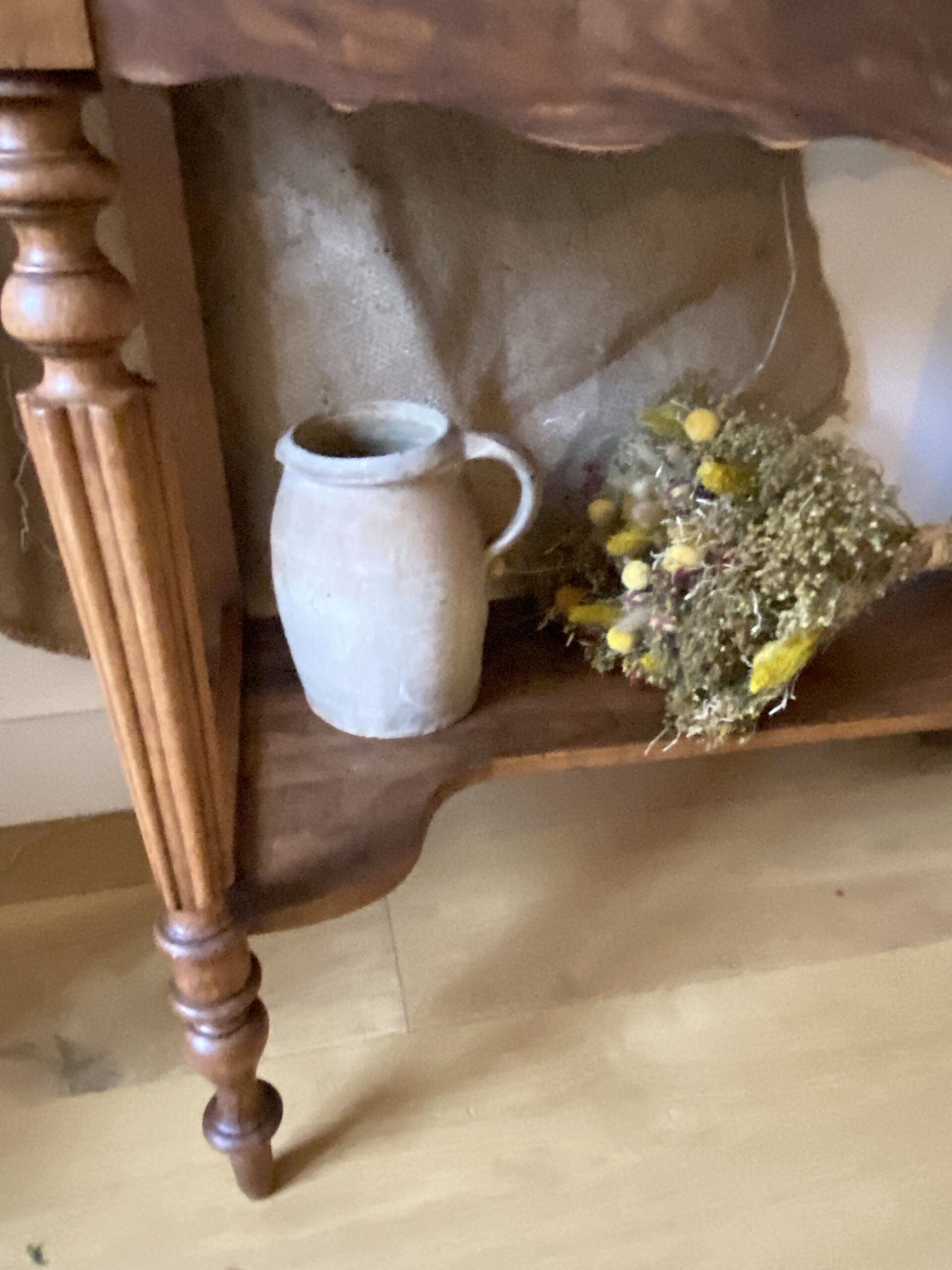 Table de toilette en noyer