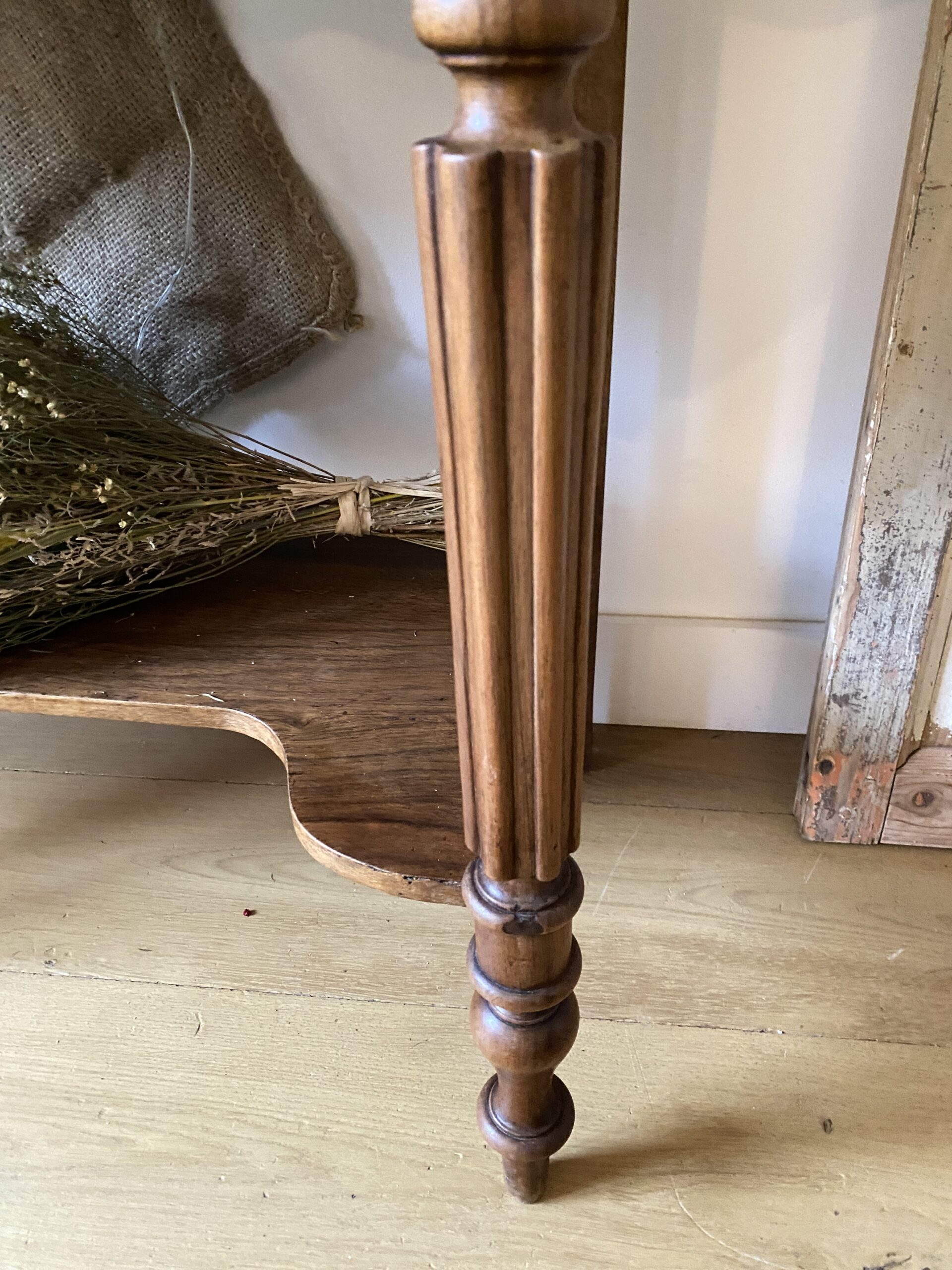 Table de toilette en noyer